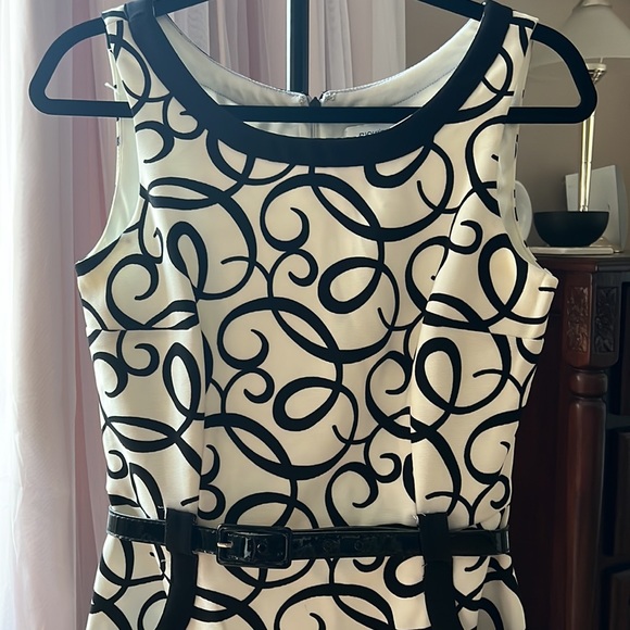 Black and Cream Shift Dress - Picture 2 of 5